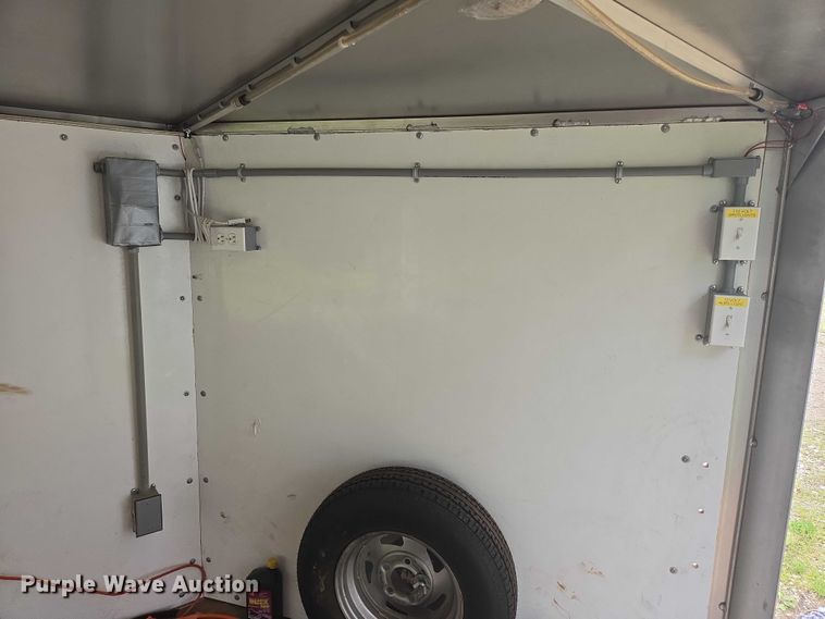 image for item DY0978 2004 H&S ENC-V8620A enclosed snowmobile trailer