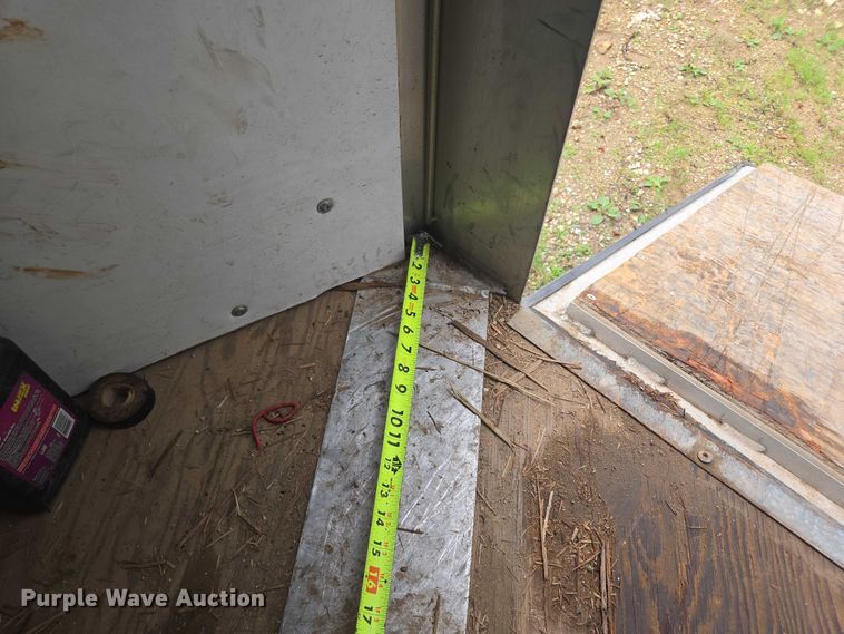 image for item DY0978 2004 H&S ENC-V8620A enclosed snowmobile trailer