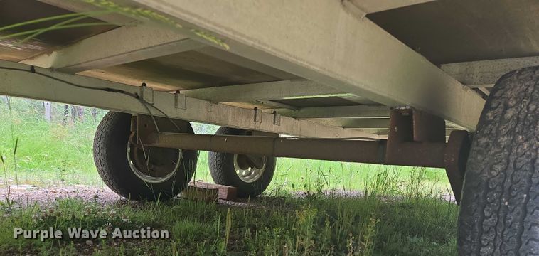 image for item DY0978 2004 H&S ENC-V8620A enclosed snowmobile trailer