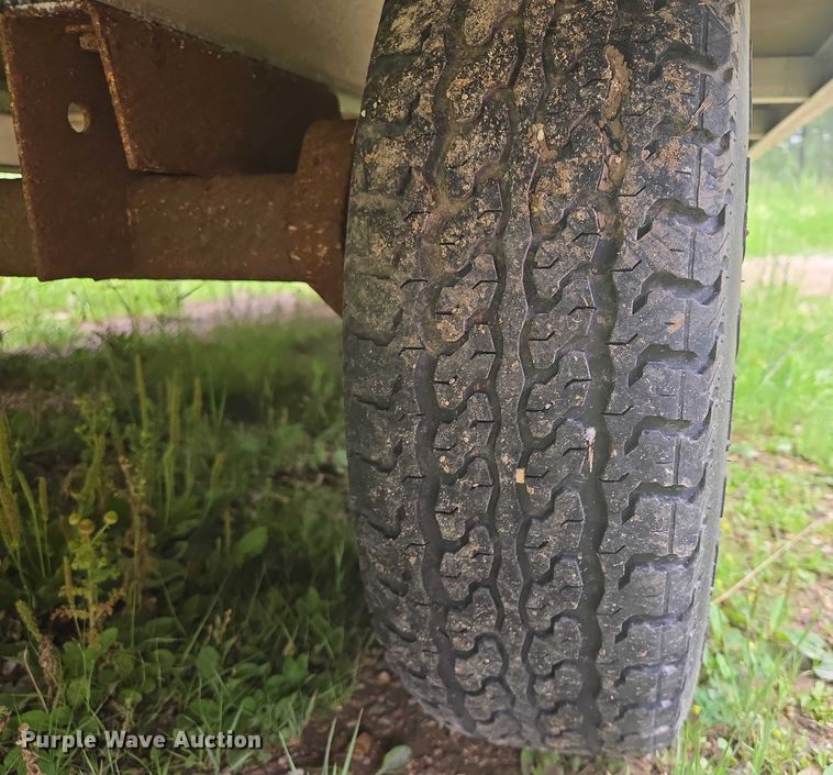 image for item DY0978 2004 H&S ENC-V8620A enclosed snowmobile trailer