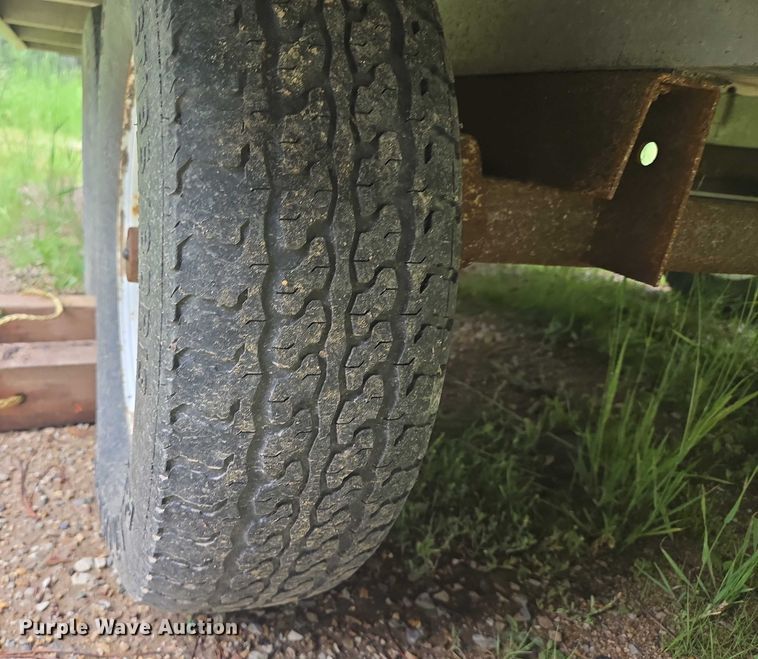 image for item DY0978 2004 H&S ENC-V8620A enclosed snowmobile trailer