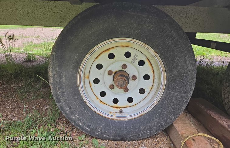 image for item DY0978 2004 H&S ENC-V8620A enclosed snowmobile trailer