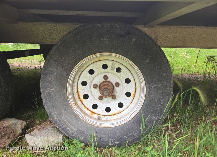 image for item DY0978 2004 H&S ENC-V8620A enclosed snowmobile trailer