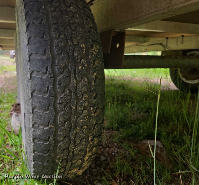 image for item DY0978 2004 H&S ENC-V8620A enclosed snowmobile trailer