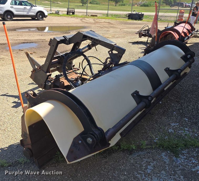 image for item DY0988 2006 Schmidt Wausu 12' W snow plow