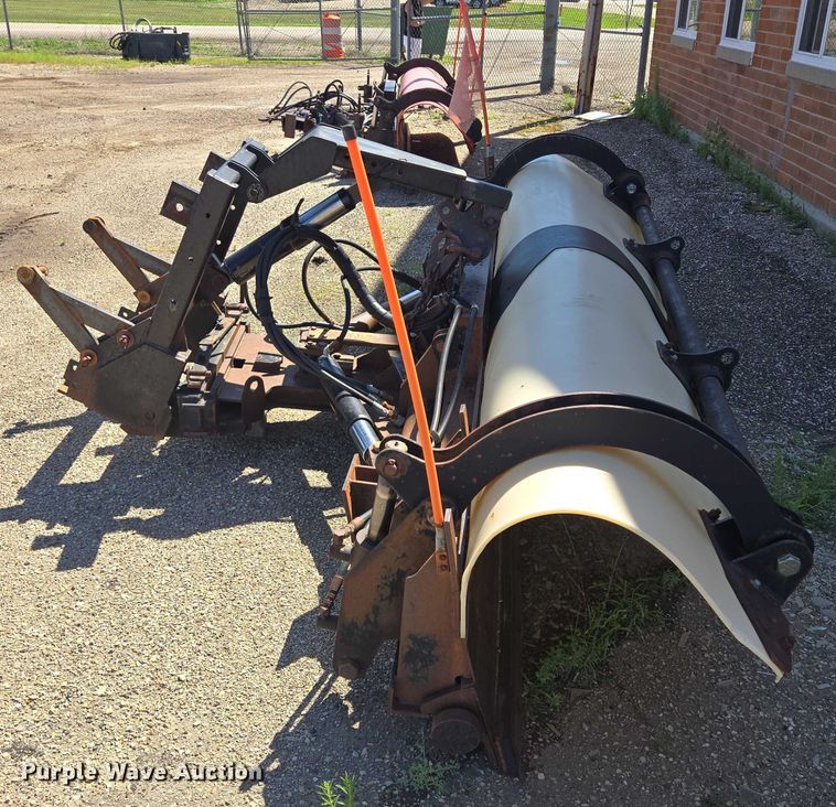 image for item DY0988 2006 Schmidt Wausu 12' W snow plow