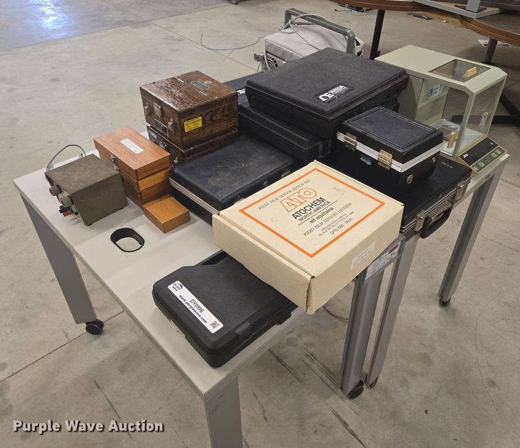 image for item DY0996 Assorted lab equipment