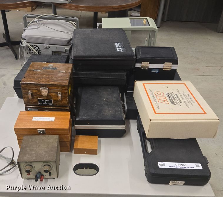 image for item DY0996 Assorted lab equipment