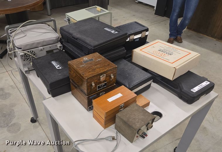 image for item DY0996 Assorted lab equipment