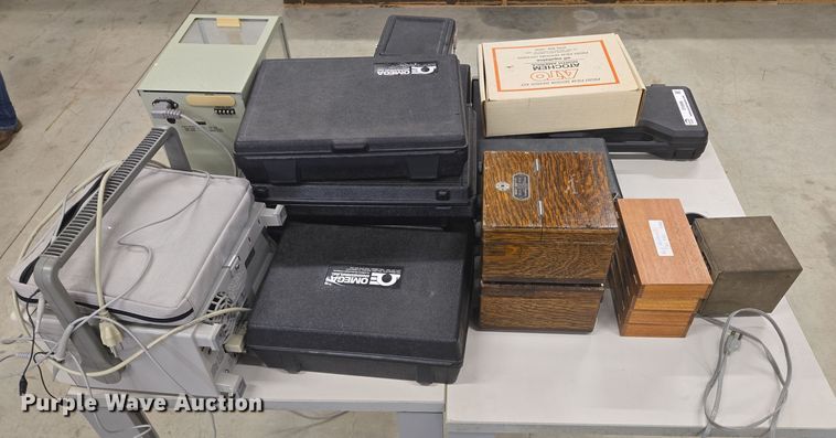 image for item DY0996 Assorted lab equipment