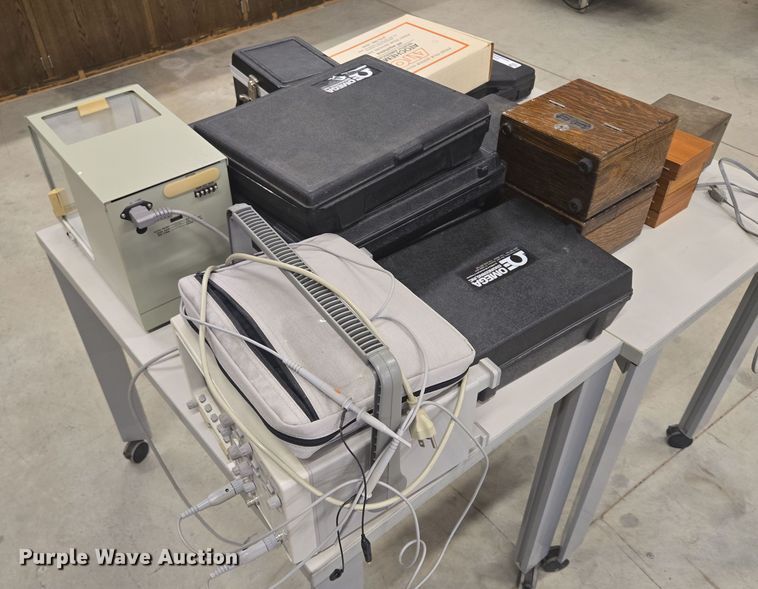 image for item DY0996 Assorted lab equipment