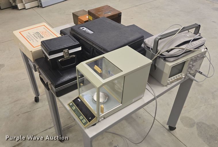 image for item DY0996 Assorted lab equipment