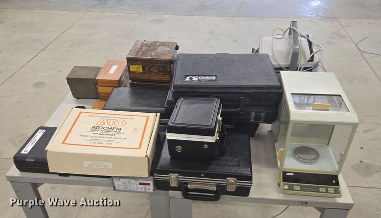 image for item DY0996 Assorted lab equipment