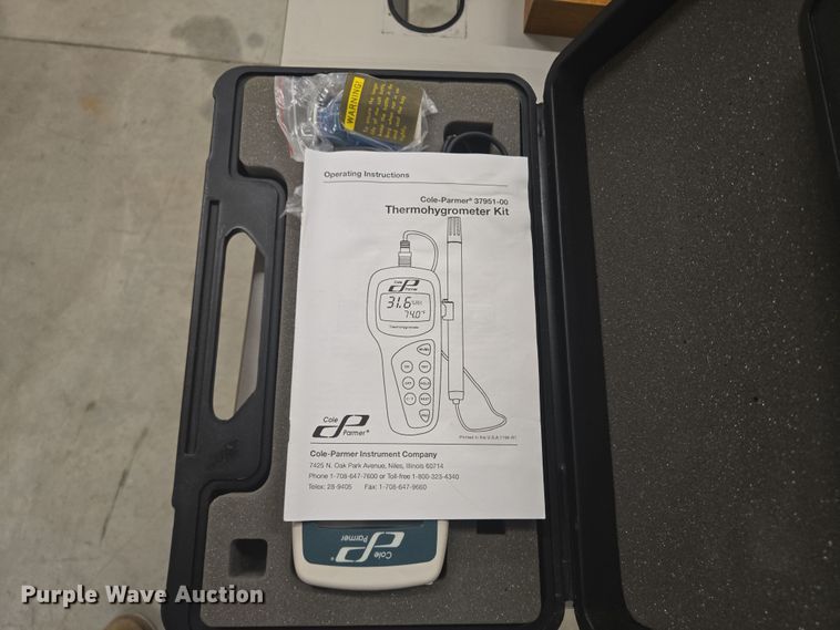 image for item DY0996 Assorted lab equipment