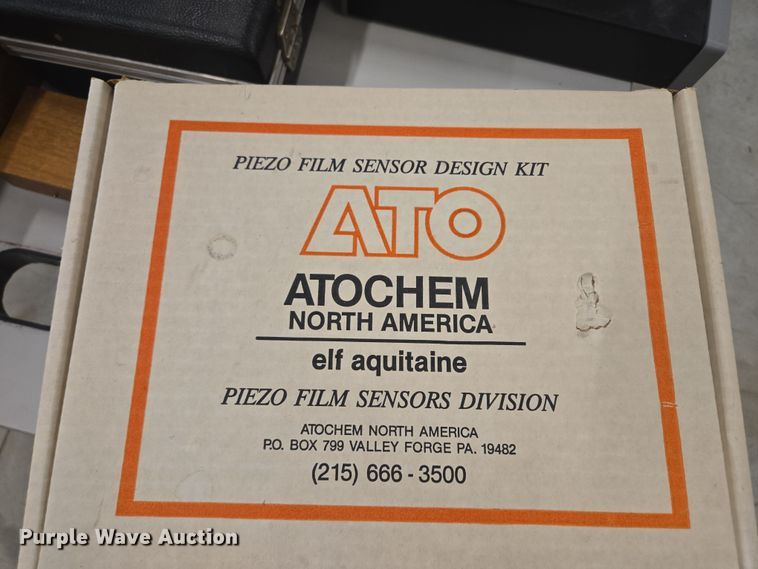 image for item DY0996 Assorted lab equipment