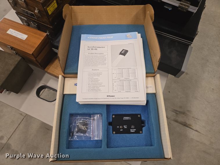 image for item DY0996 Assorted lab equipment