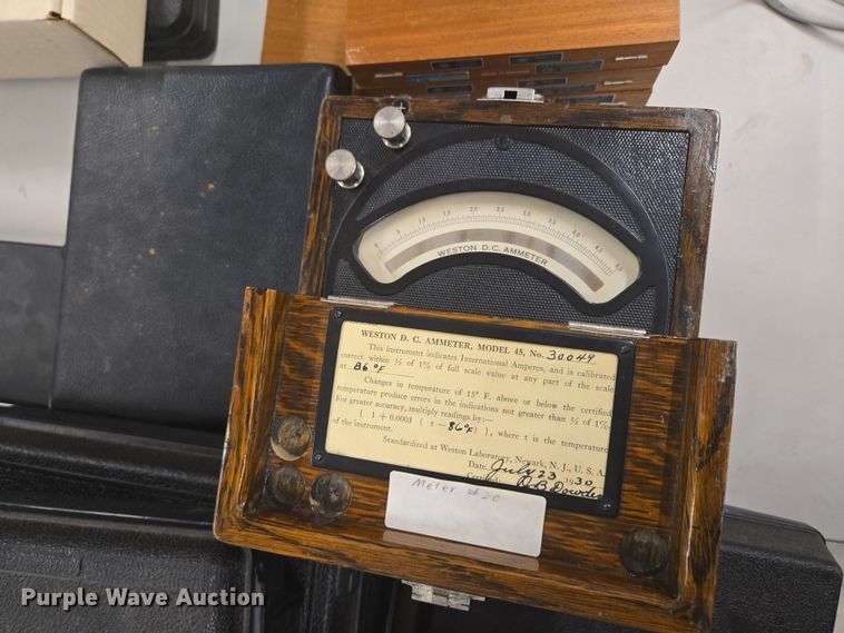 image for item DY0996 Assorted lab equipment