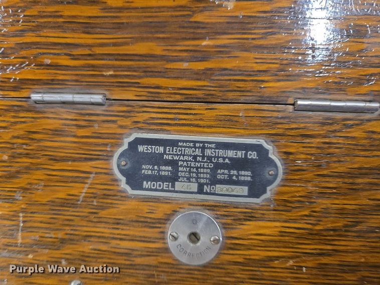 image for item DY0996 Assorted lab equipment