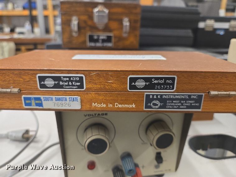 image for item DY0996 Assorted lab equipment