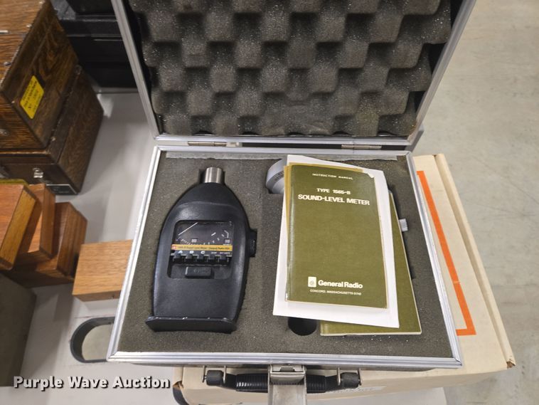 image for item DY0996 Assorted lab equipment