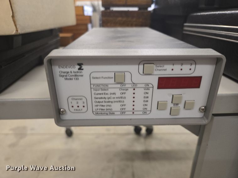 image for item DY0996 Assorted lab equipment