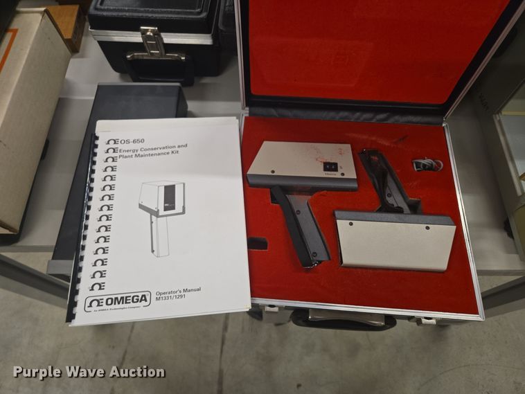 image for item DY0996 Assorted lab equipment