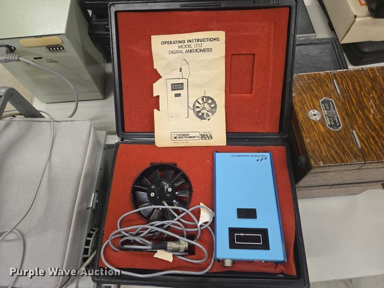 image for item DY0996 Assorted lab equipment