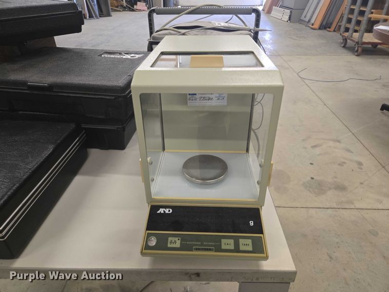 image for item DY0996 Assorted lab equipment