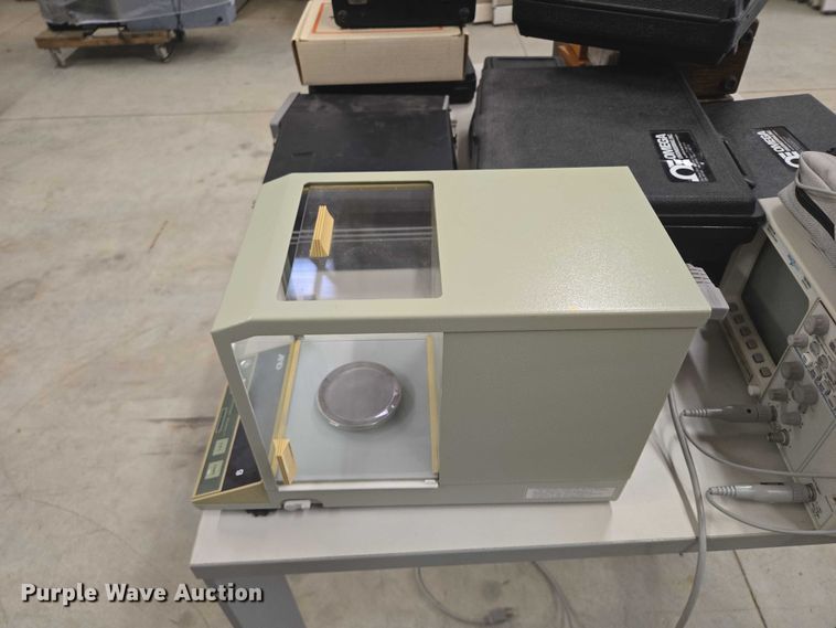 image for item DY0996 Assorted lab equipment