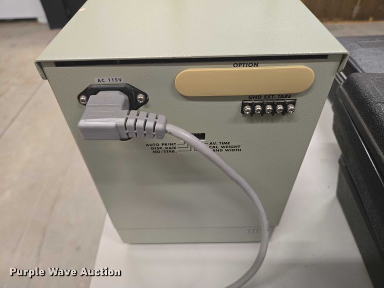 image for item DY0996 Assorted lab equipment