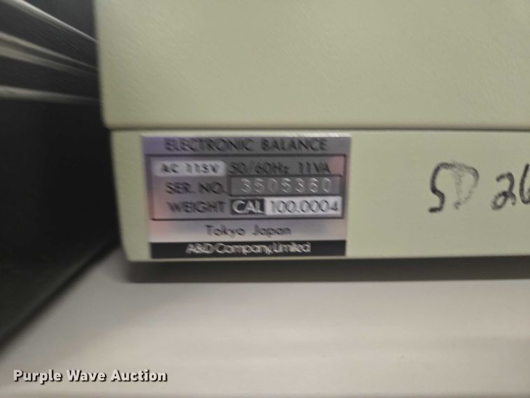 image for item DY0996 Assorted lab equipment