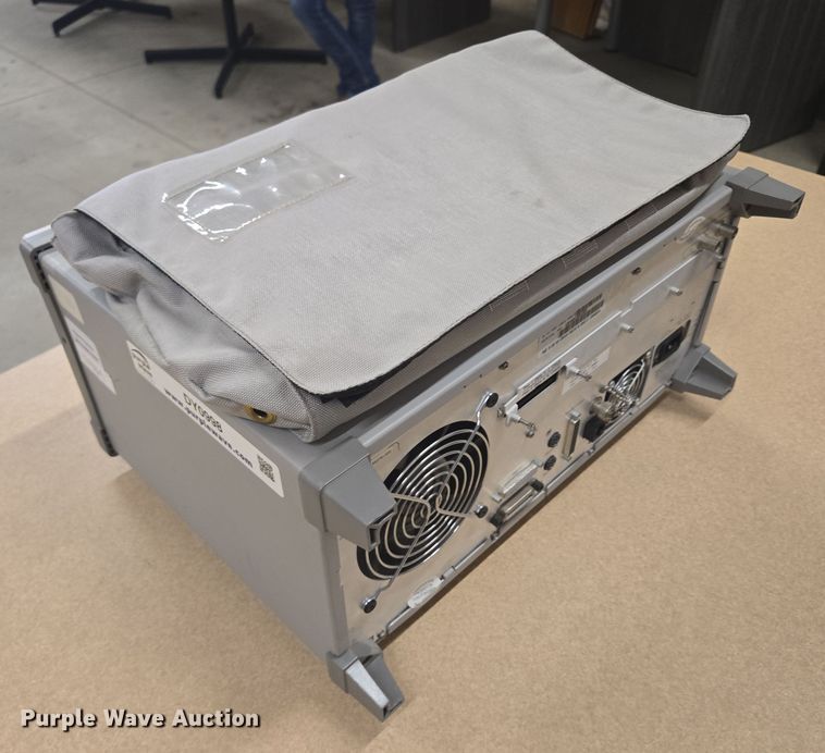 image for item DY0998 Hewlett Packard Logic  analyzer