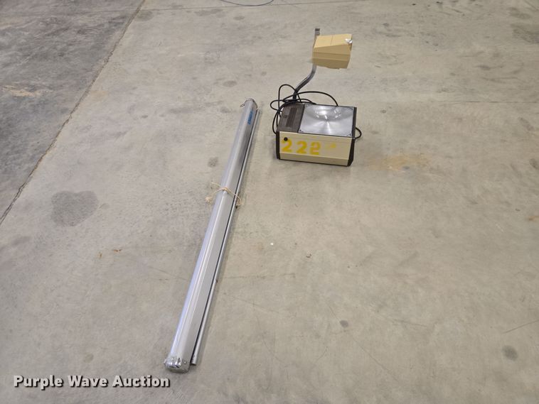 image for item DY1003 3M 313 projector 