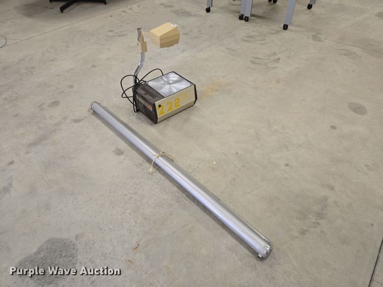 image for item DY1003 3M 313 projector 