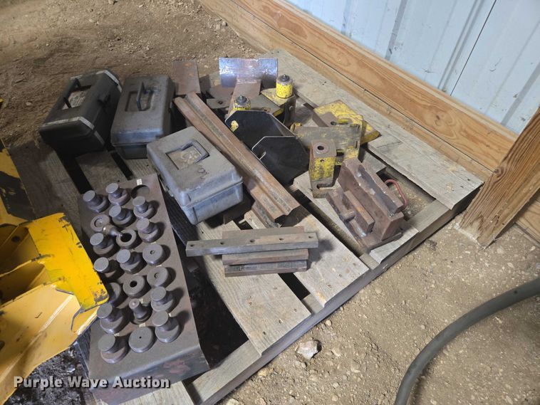 image for item DY1008 Piranha P50 iron worker