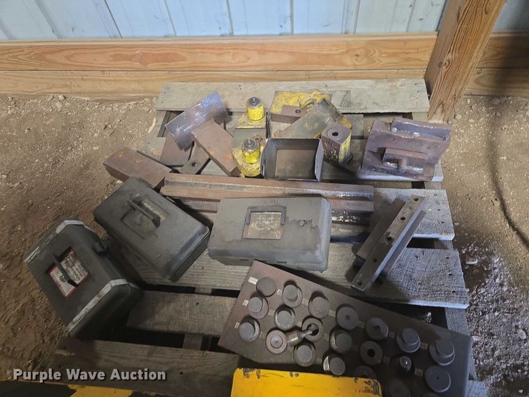 image for item DY1008 Piranha P50 iron worker