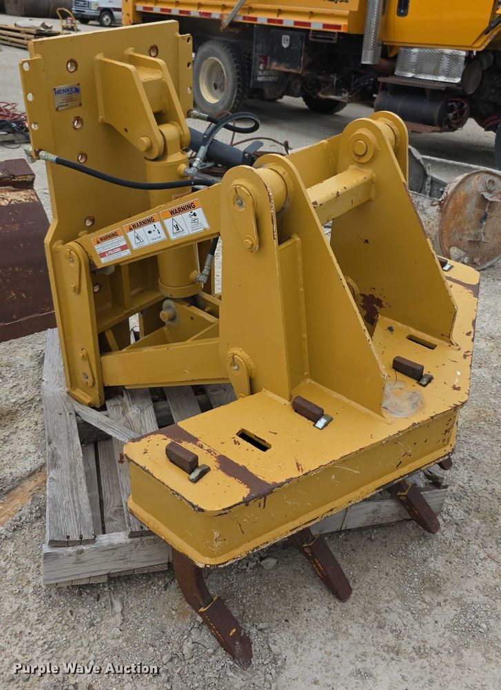 image for item DZ6008 Henke front-mounted scarifier