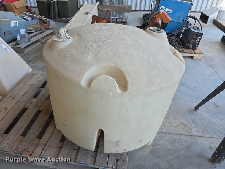 image for item DZ6043 (3) poly tanks