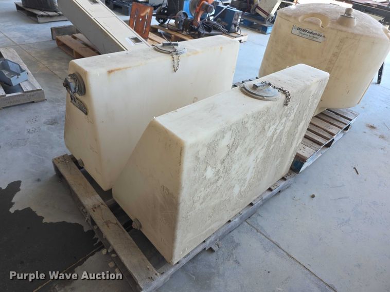 image for item DZ6043 (3) poly tanks