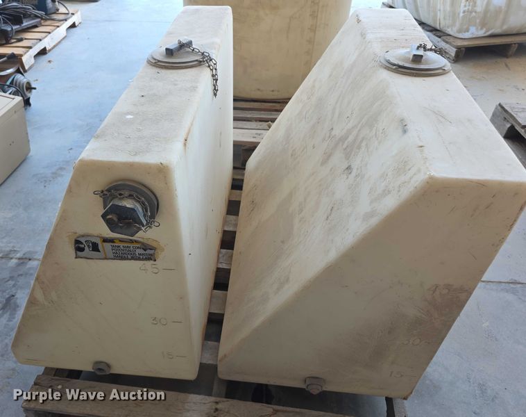 image for item DZ6043 (3) poly tanks