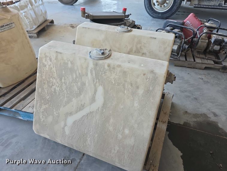 image for item DZ6043 (3) poly tanks