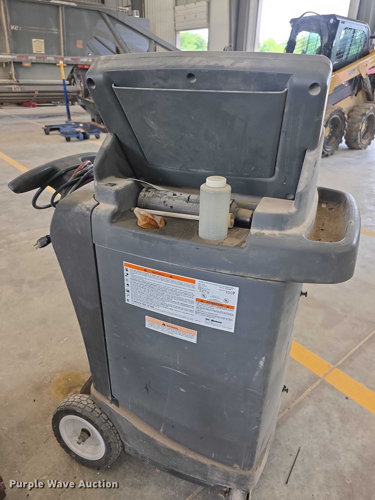 image for item DZ6057 Robinair  34788 reclaimer