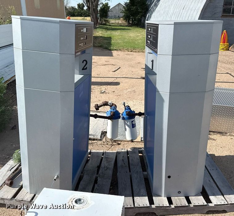 image for item DZ8722 (2) Wayne fuel pumps