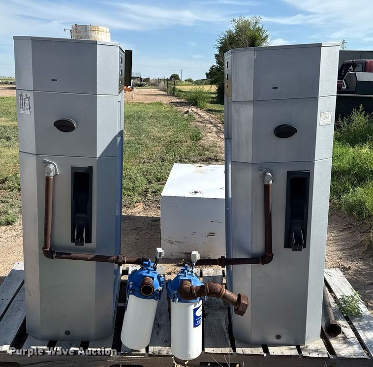 image for item DZ8722 (2) Wayne fuel pumps