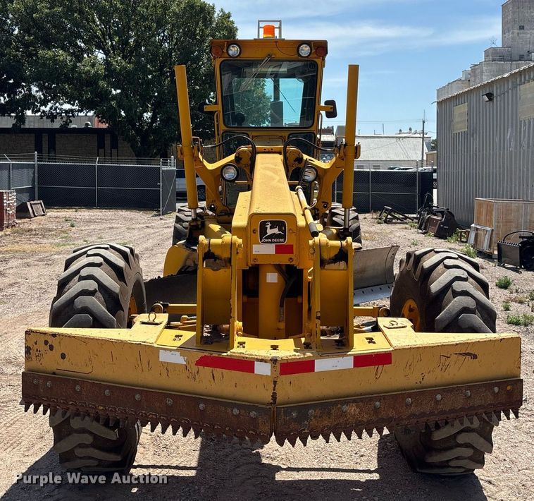 MOTOCONFORMADORA JOHN DEERE 670A 1980