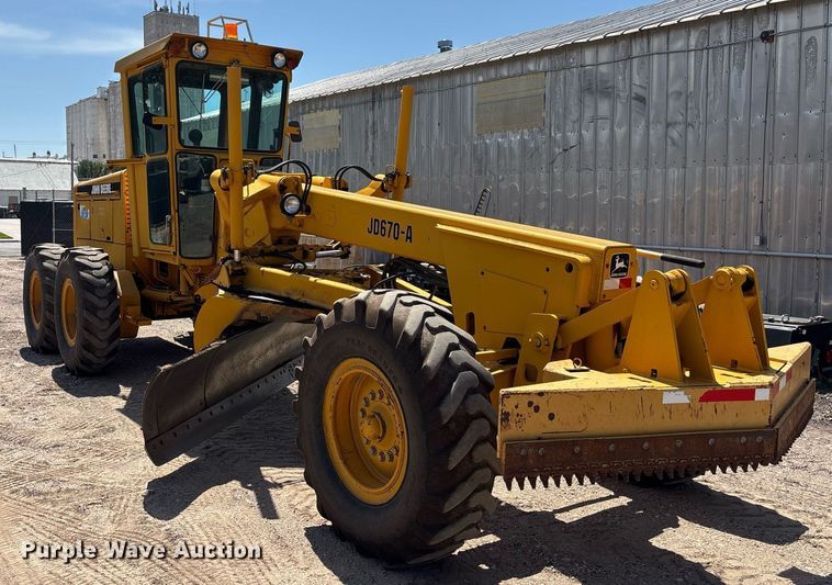 MOTOCONFORMADORA JOHN DEERE 670A 1980