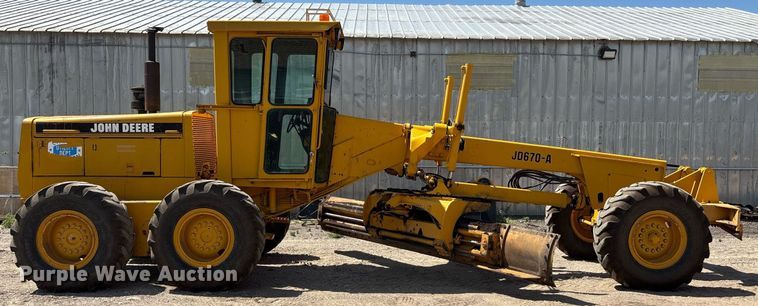 MOTOCONFORMADORA JOHN DEERE 670A 1980