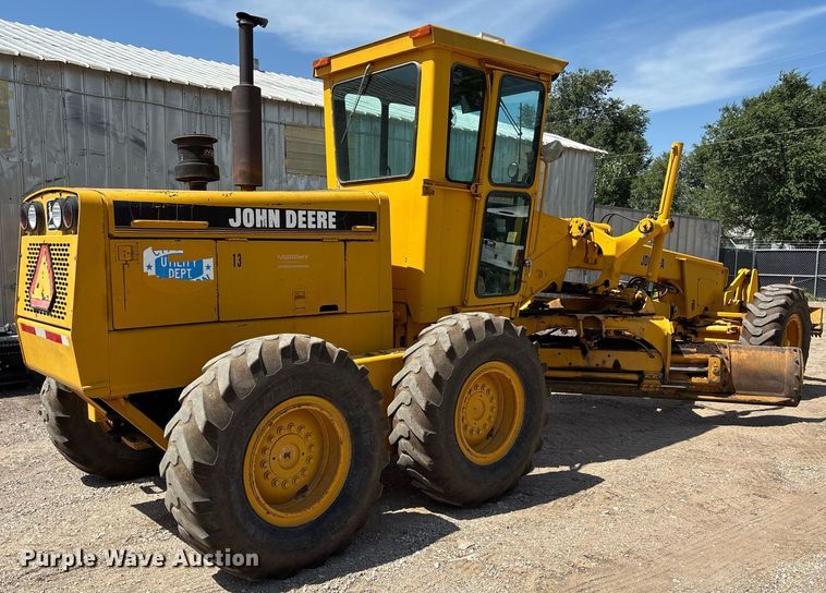 MOTOCONFORMADORA JOHN DEERE 670A 1980