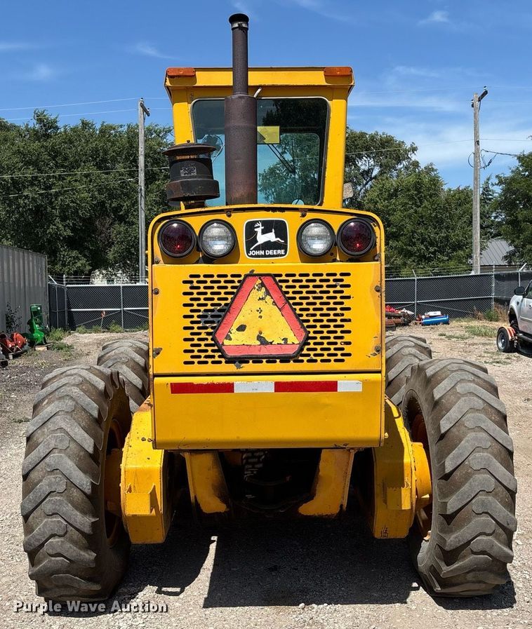 image for item DZ8724 1980 John Deere 670A motor grader