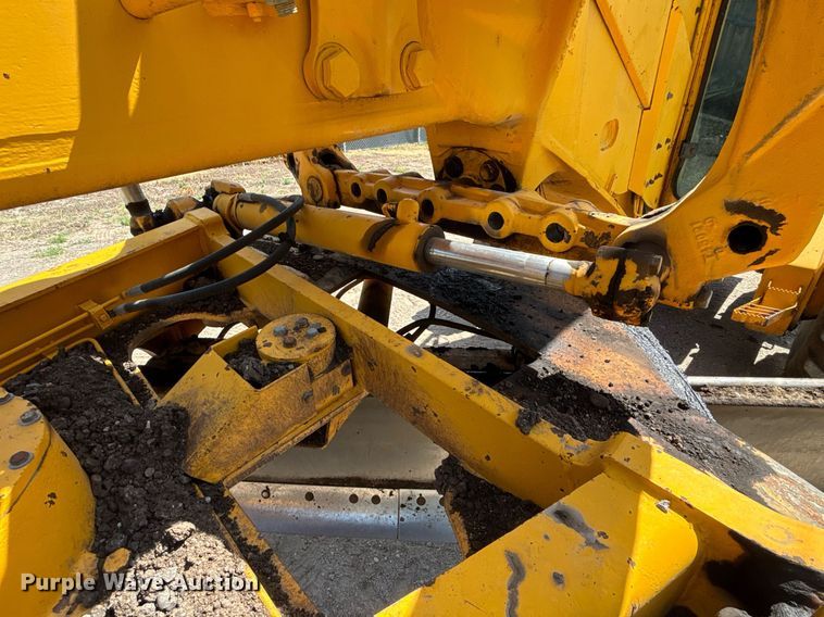 image for item DZ8724 1980 John Deere 670A motor grader